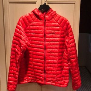 Mountain Hardware down Hoodie